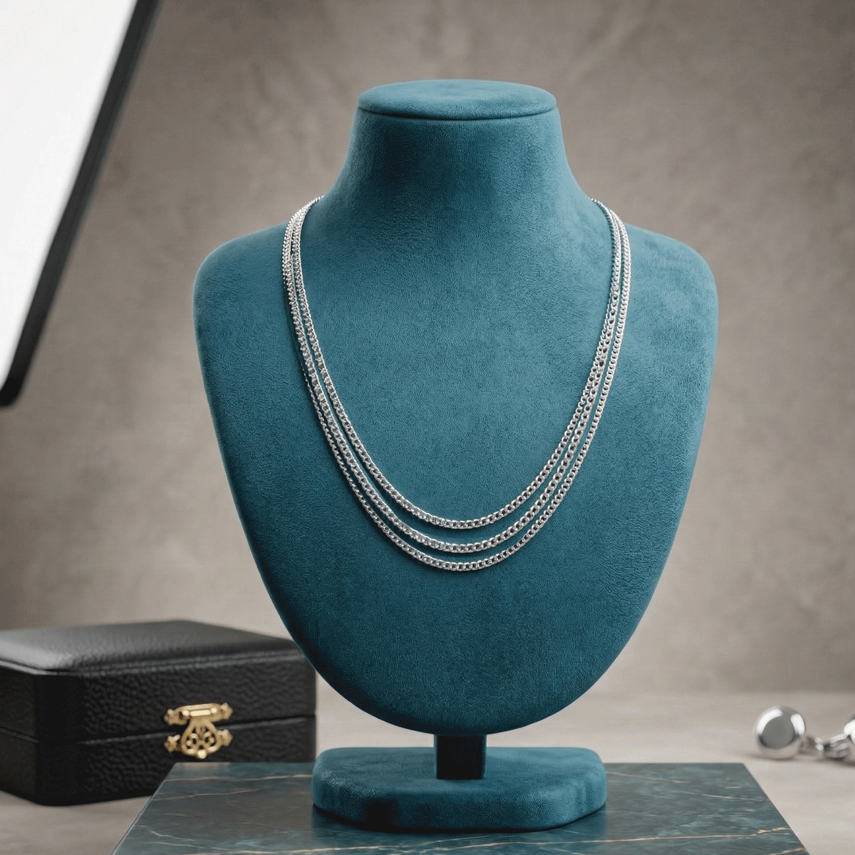 Everyday Chic Essential Chain