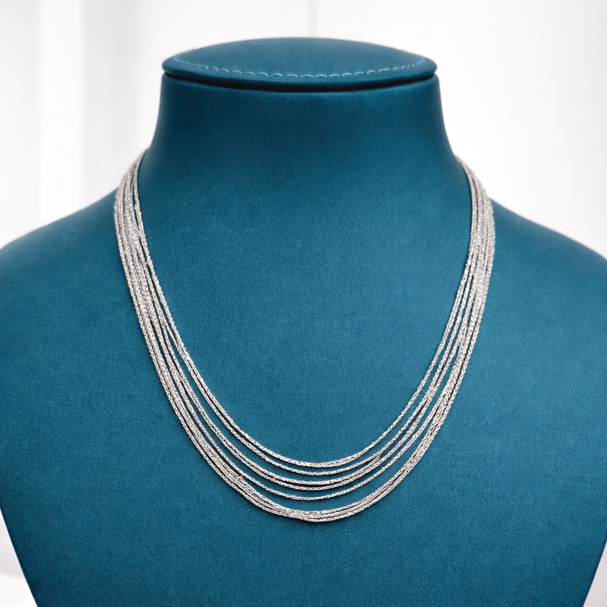 Everyday Chic Essential Chain