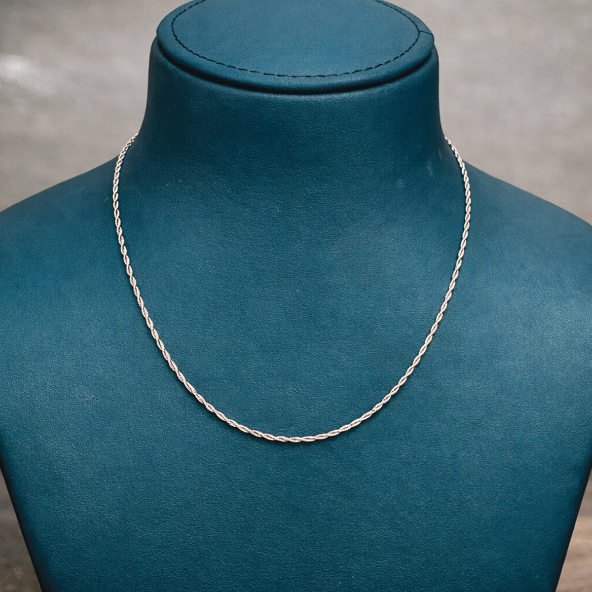 Everyday Chic Essential Chain