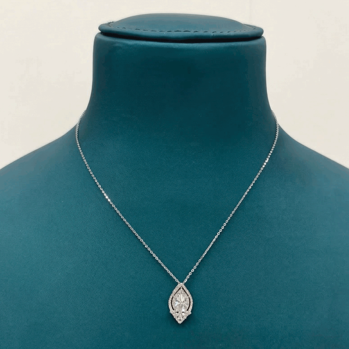 Everyday Chic Essential Chain