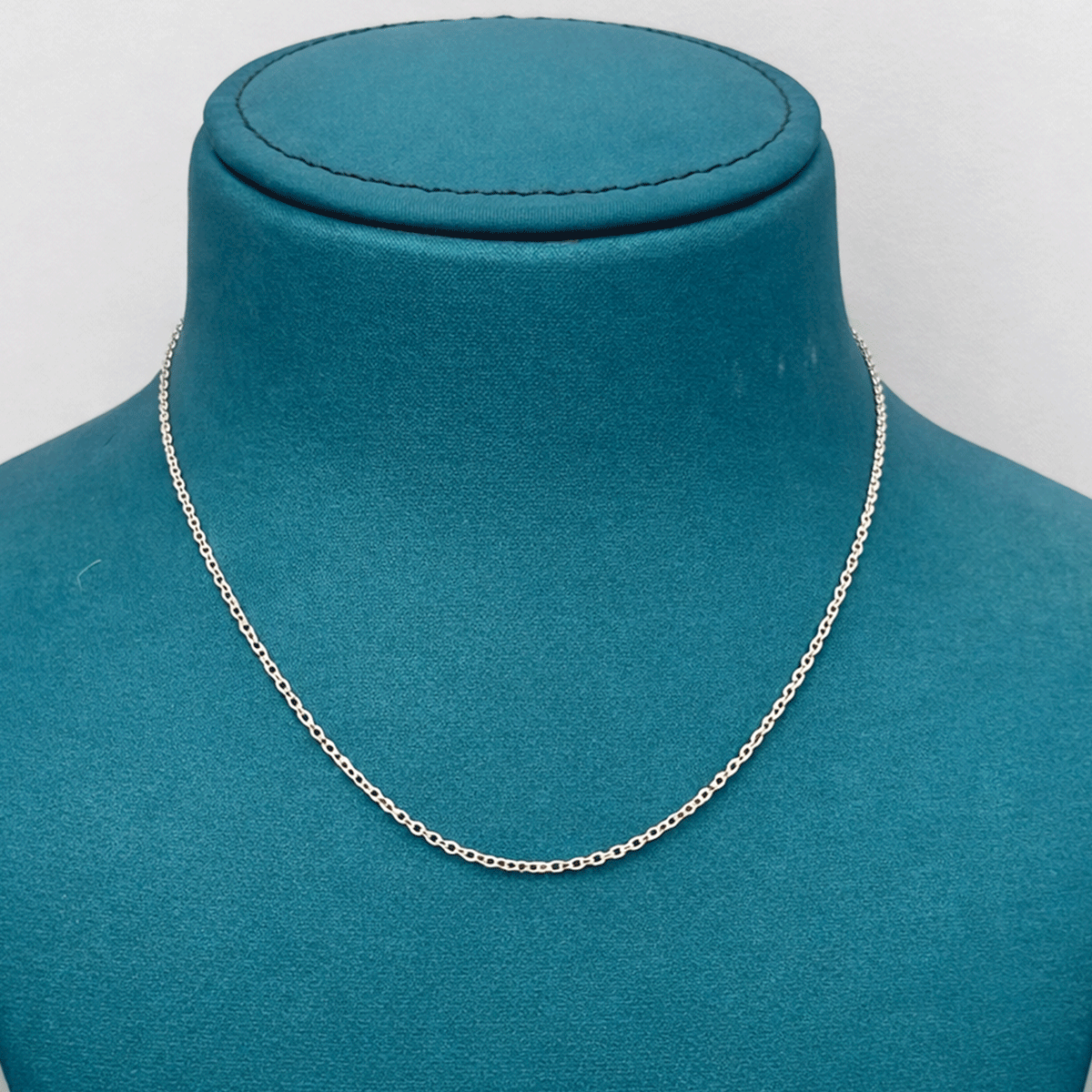 Everyday Chic Essential Chain