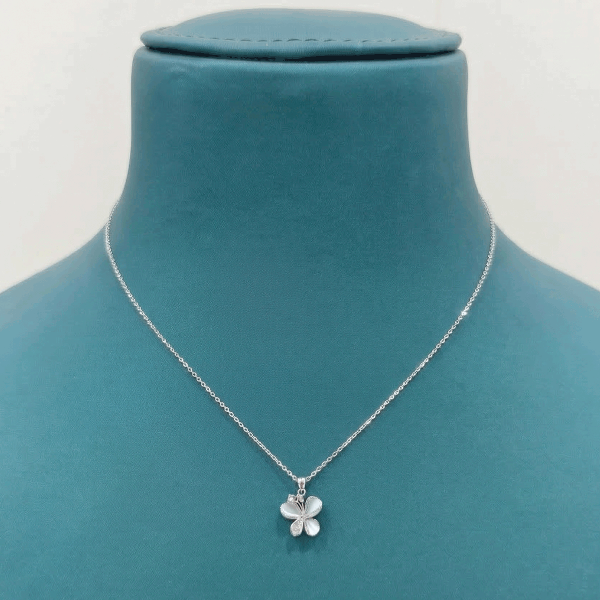 Everyday Chic Essential Chain