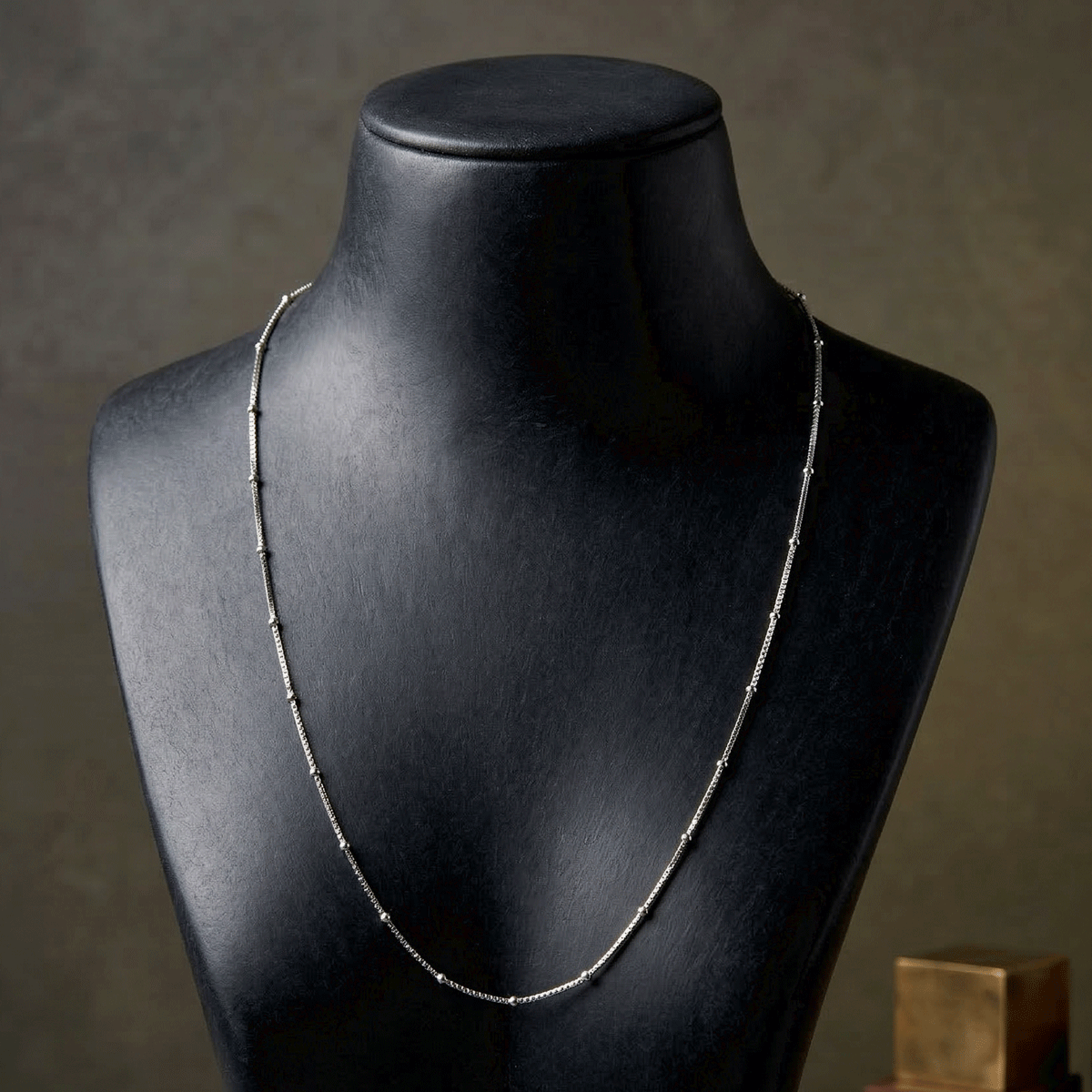 Everyday Chic Essential Chain