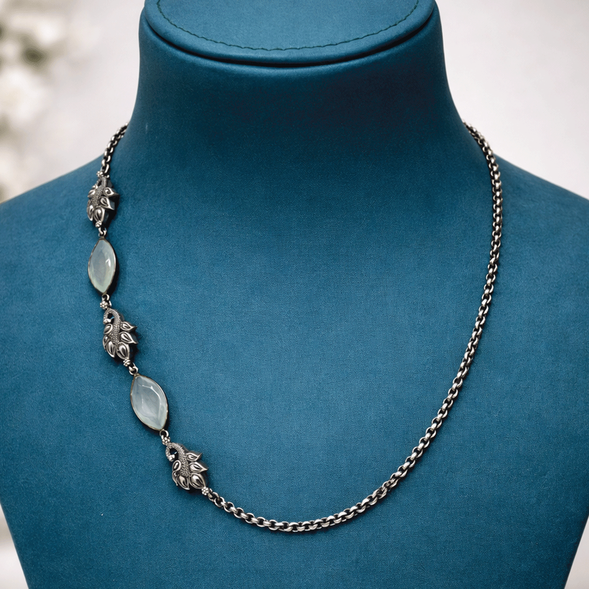 Everyday Chic Essential Chain