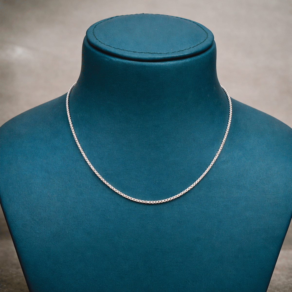 Everyday Chic Essential Chain