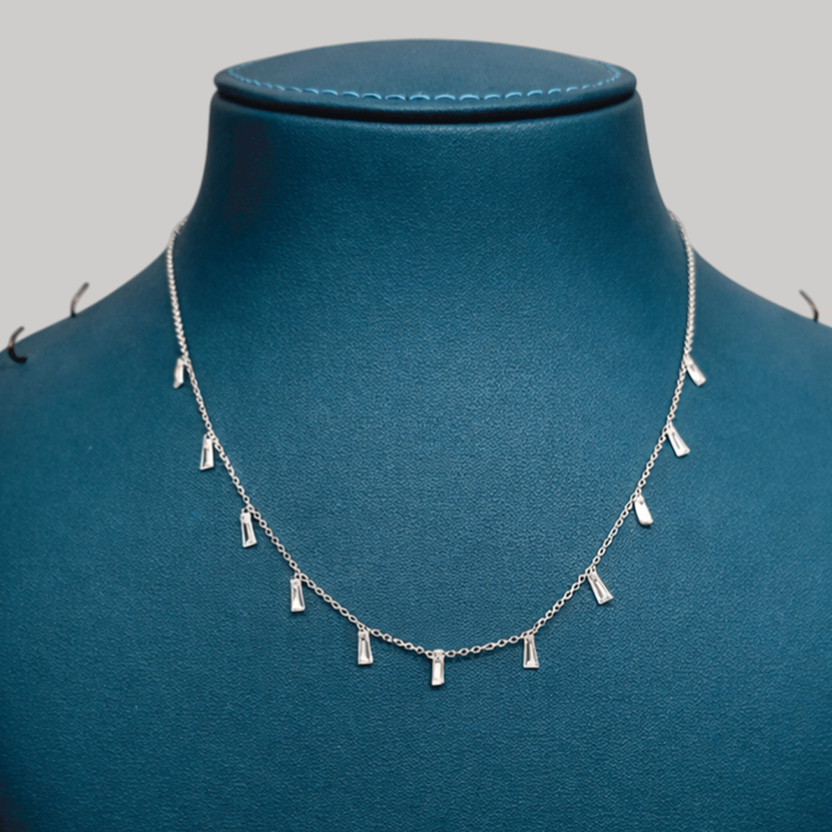 Everyday Chic Essential Chain