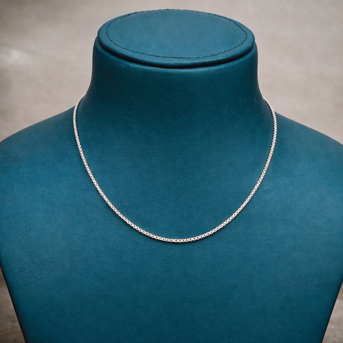 Everyday Chic Essential Chain