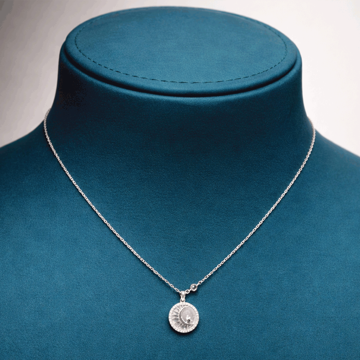 Everyday Chic Essential Chain