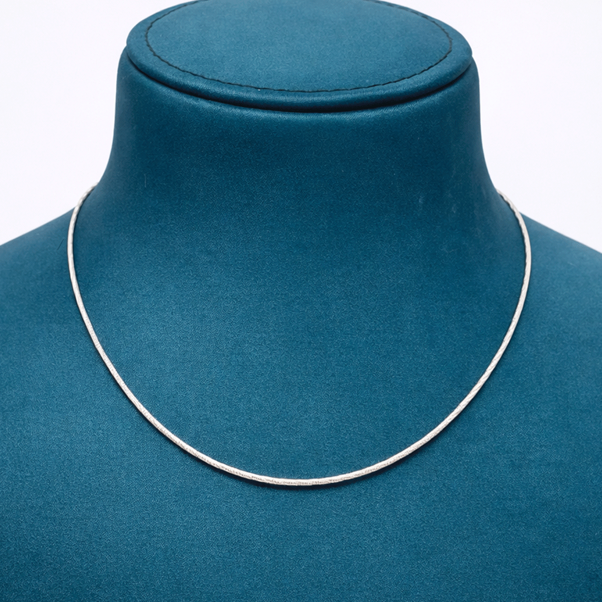 Everyday Chic Essential Chain