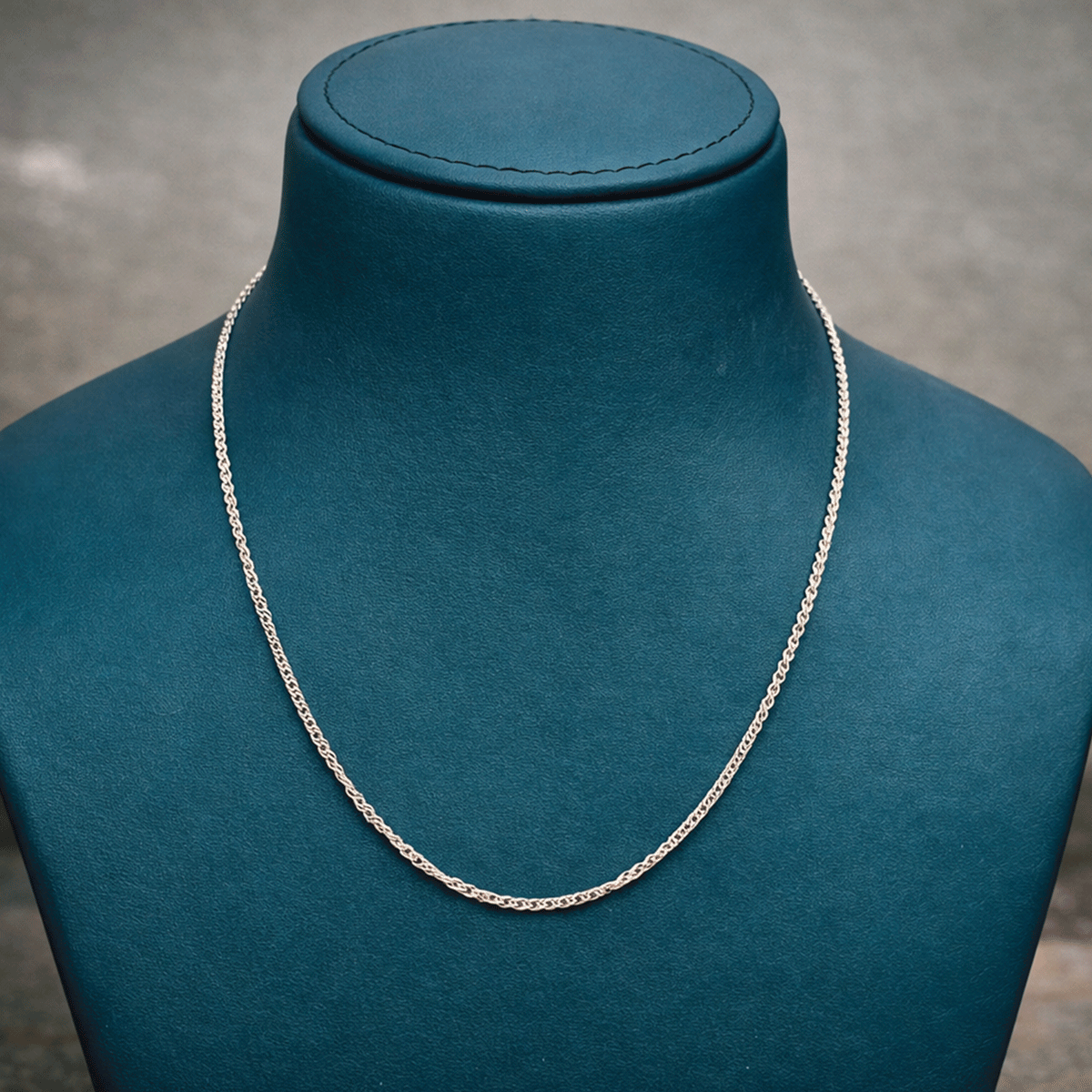 Everyday Chic Essential Chain