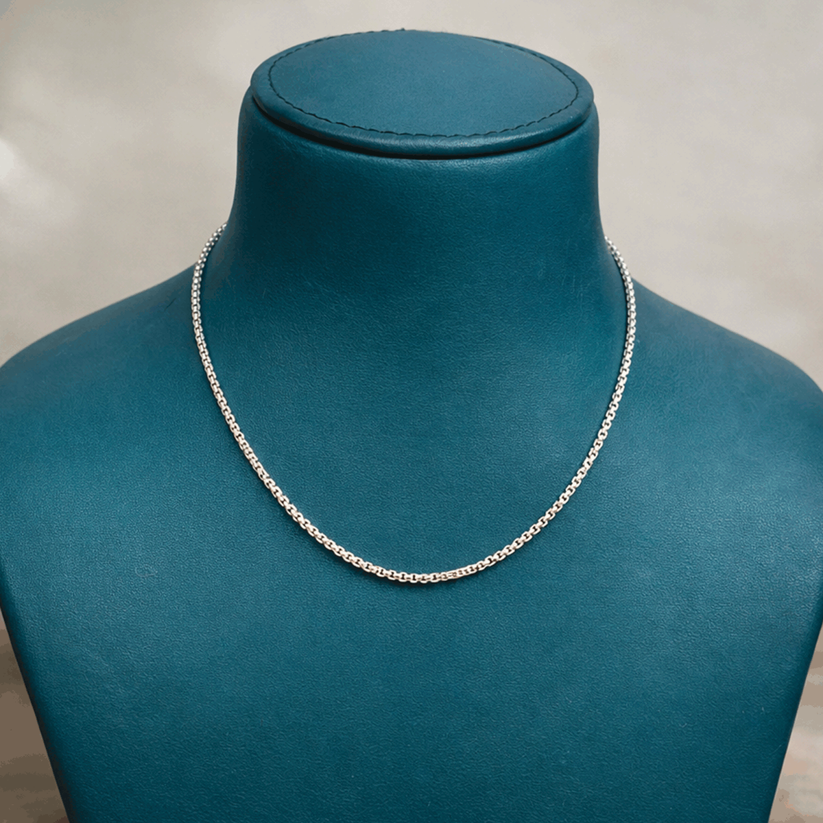 Everyday Chic Essential Chain