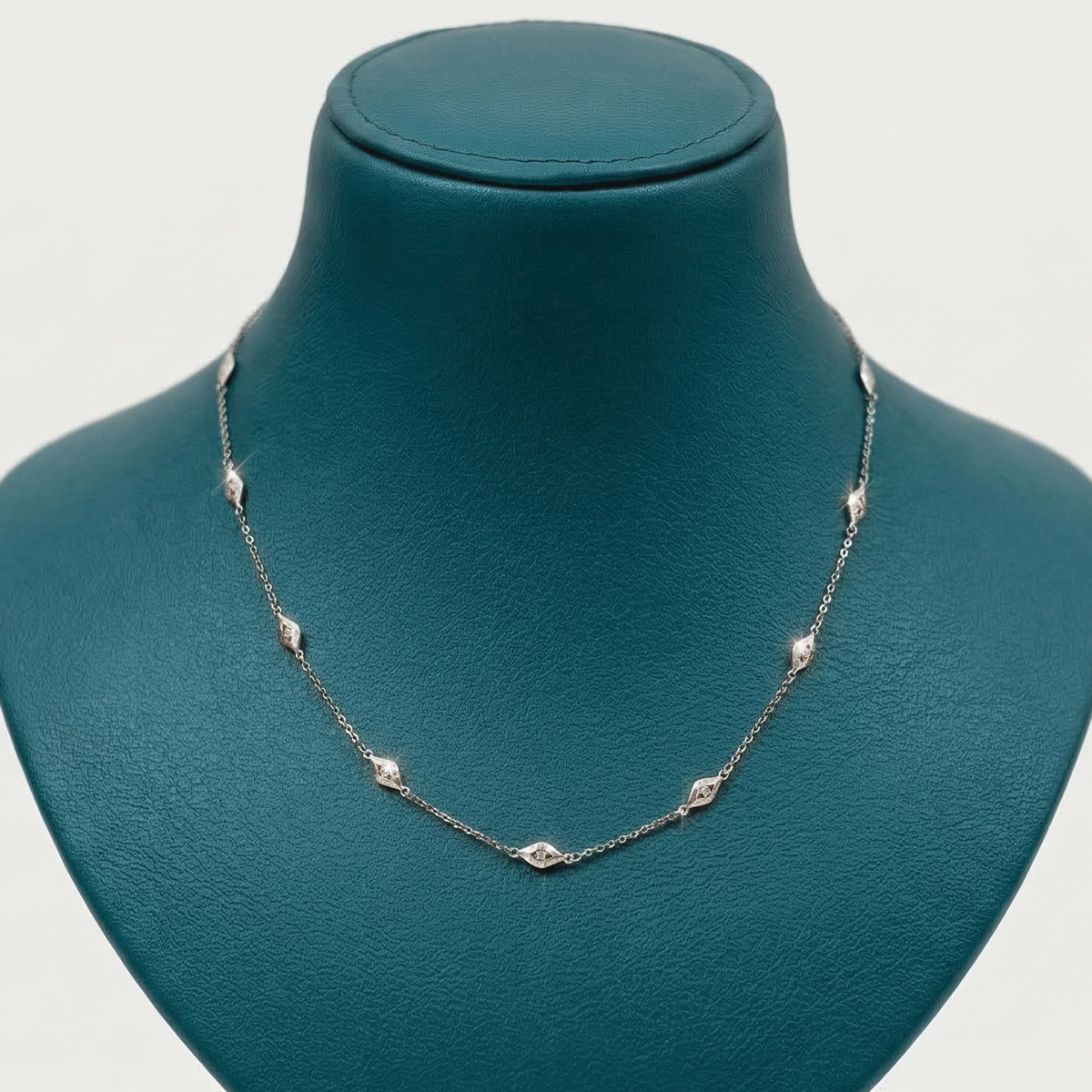 Everyday Chic Essential Chain