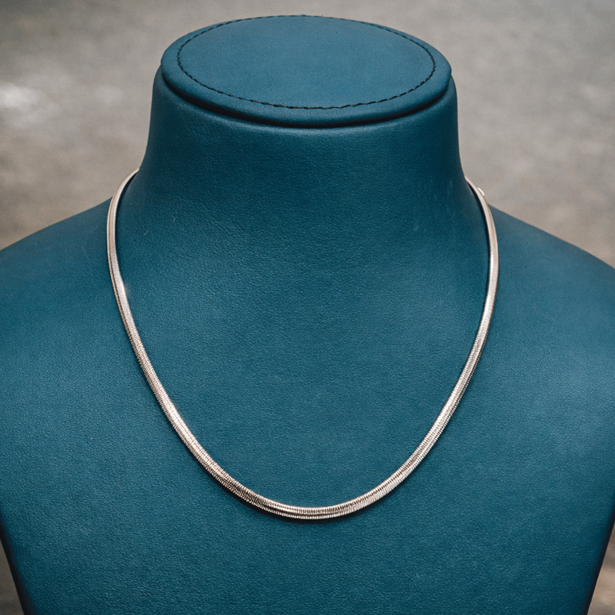 Everyday Chic Essential Chain