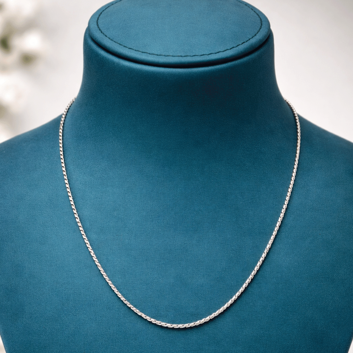 Everyday Chic Essential Chain