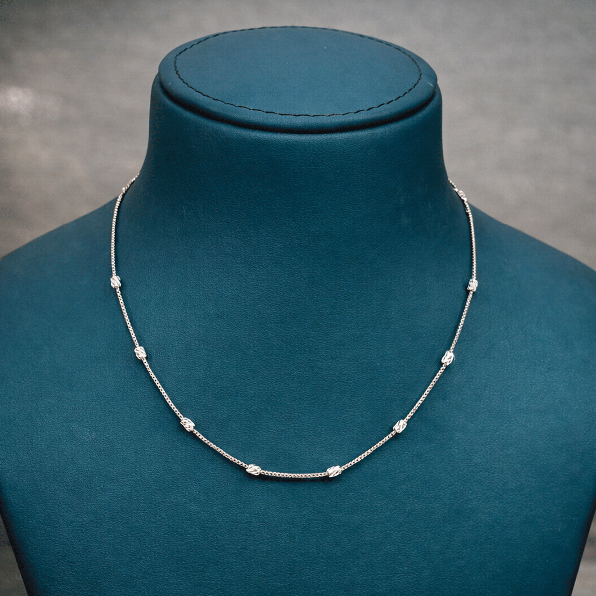 Everyday Chic Essential Chain