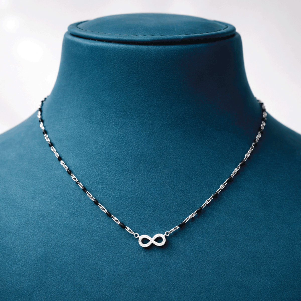 Everyday Chic Essential Chain