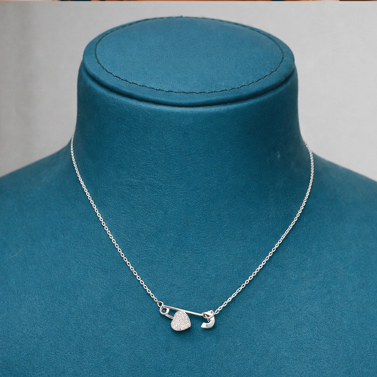 Everyday Chic Essential Chain