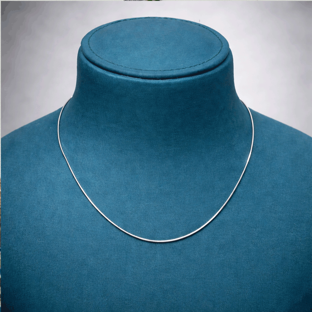Everyday Chic Essential Chain