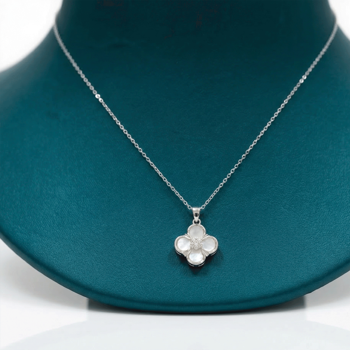 Everyday Chic Essential Chain