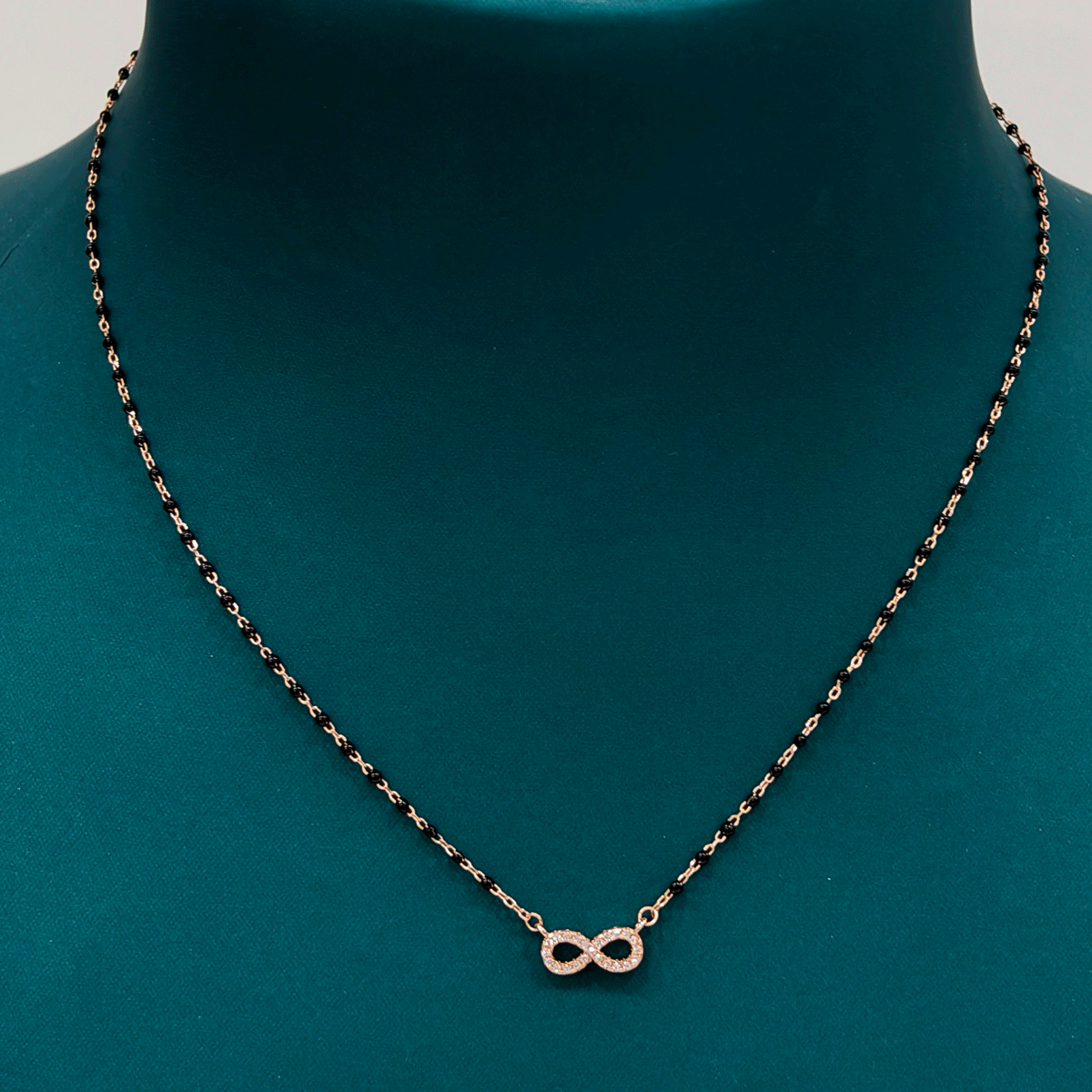 Rose Radiance Neck Chain