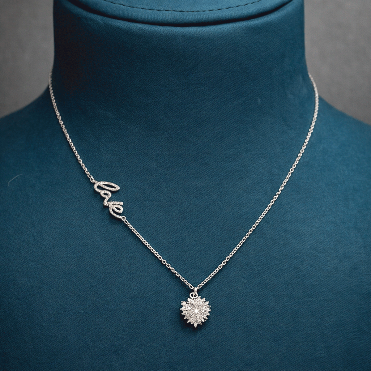 Everyday Chic Essential Chain