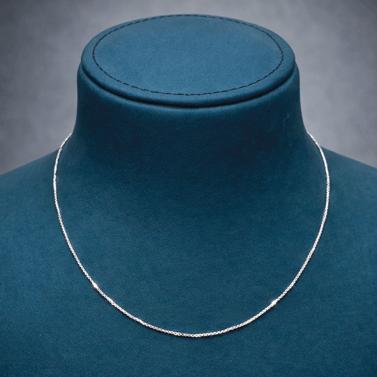 Everyday Chic Essential Chain