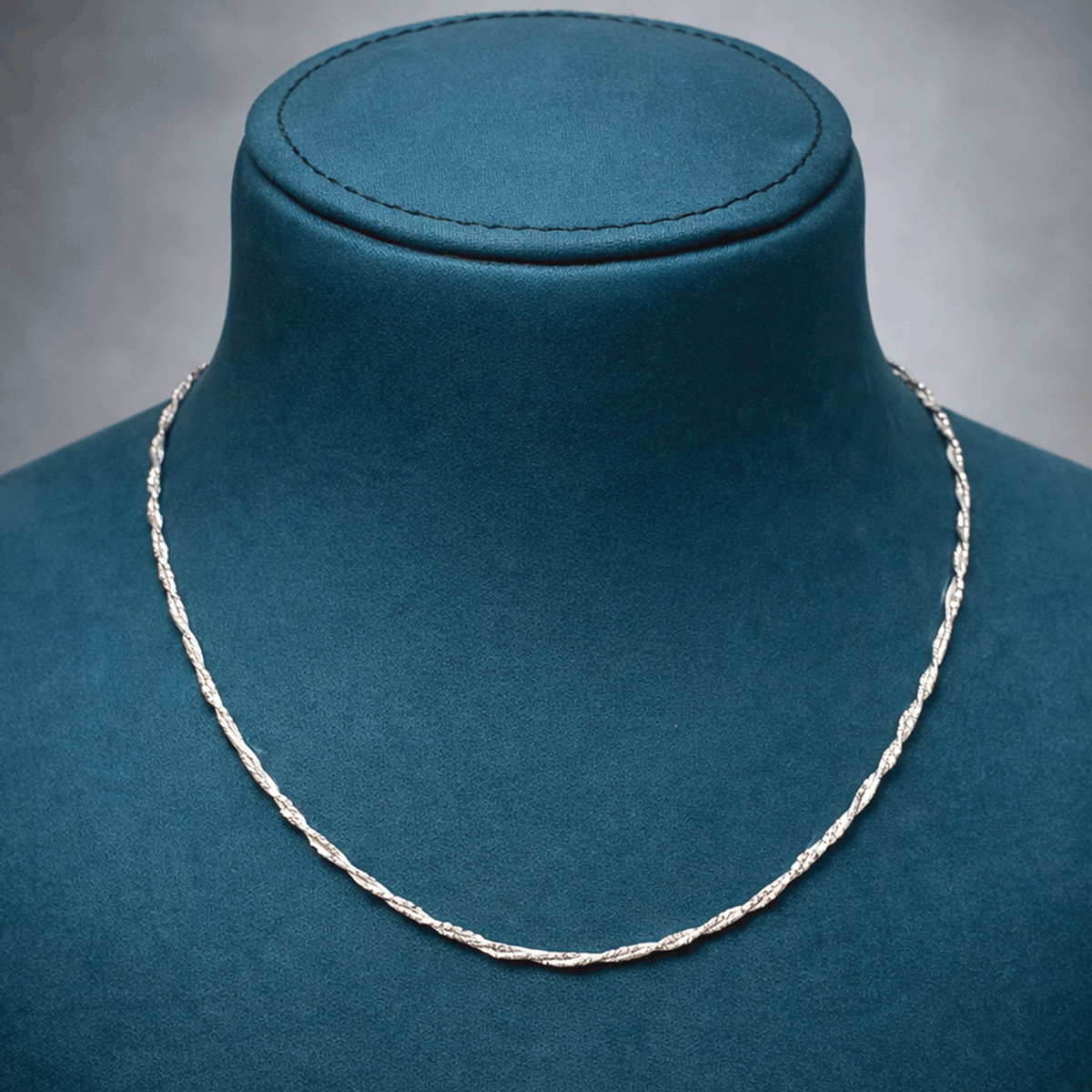 Everyday Chic Essential Chain