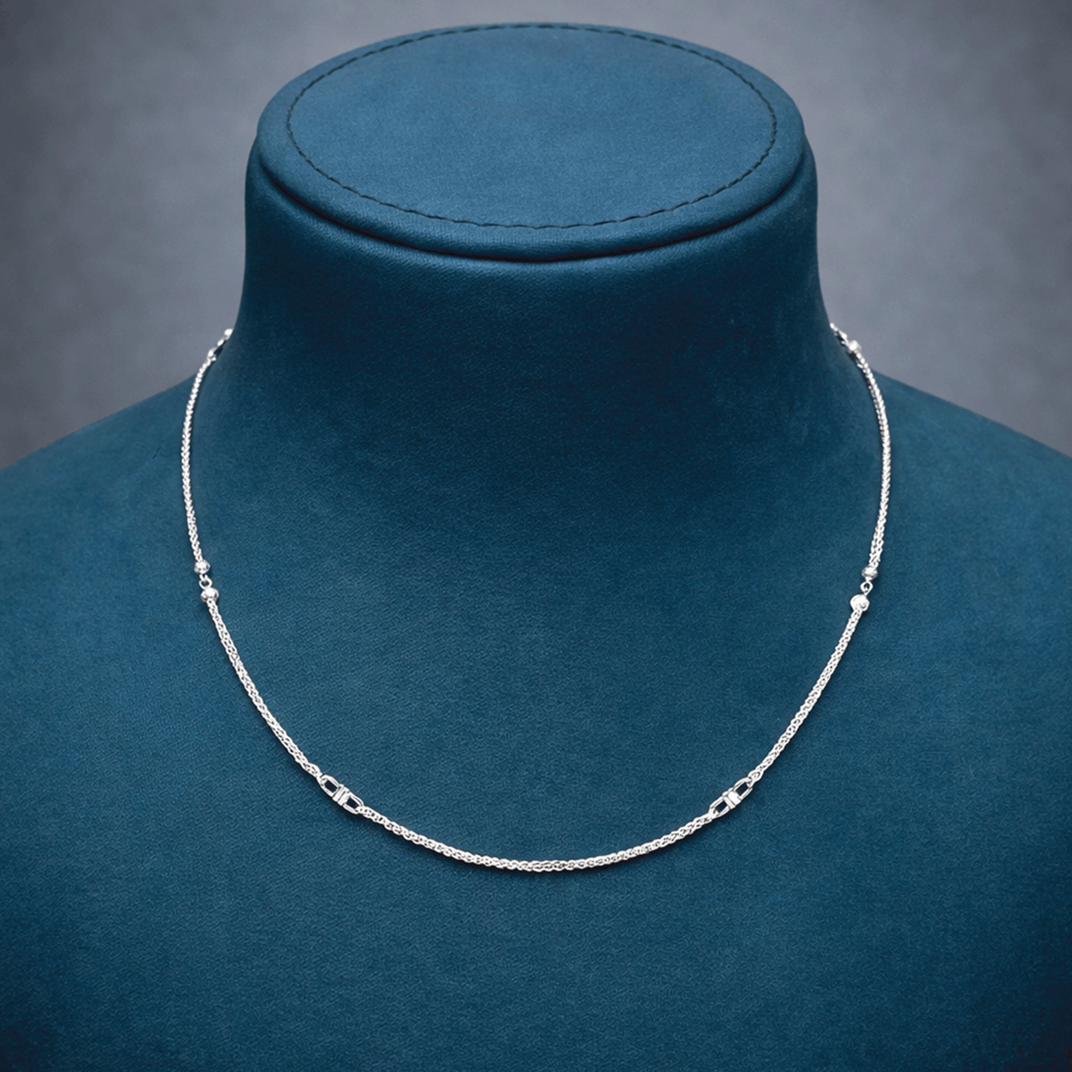 Everyday Chic Essential Chain