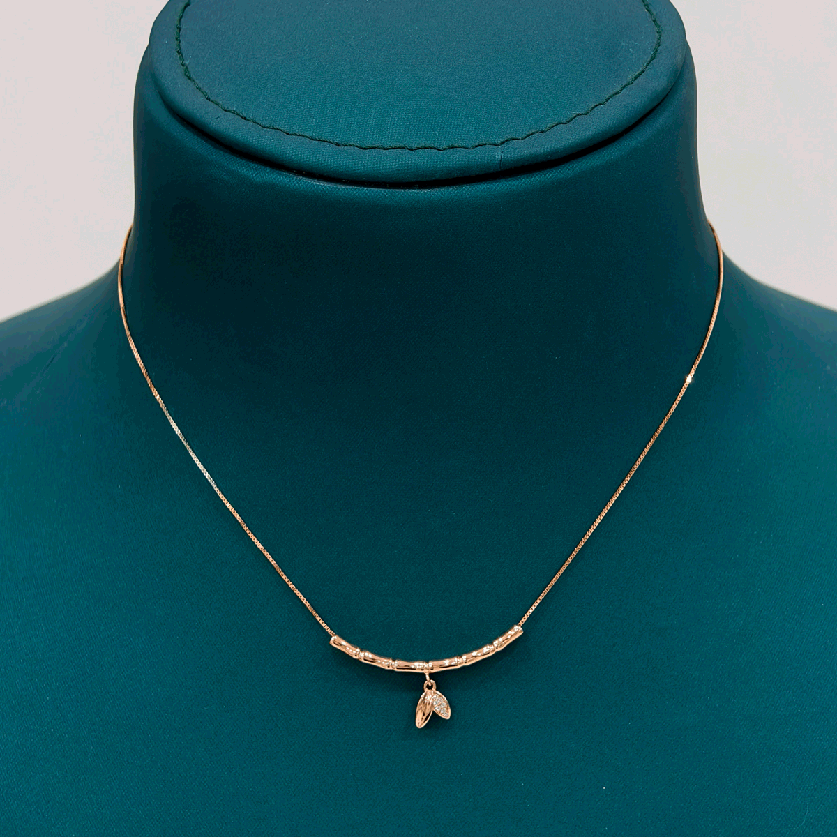 Rose Radiance Neck Chain