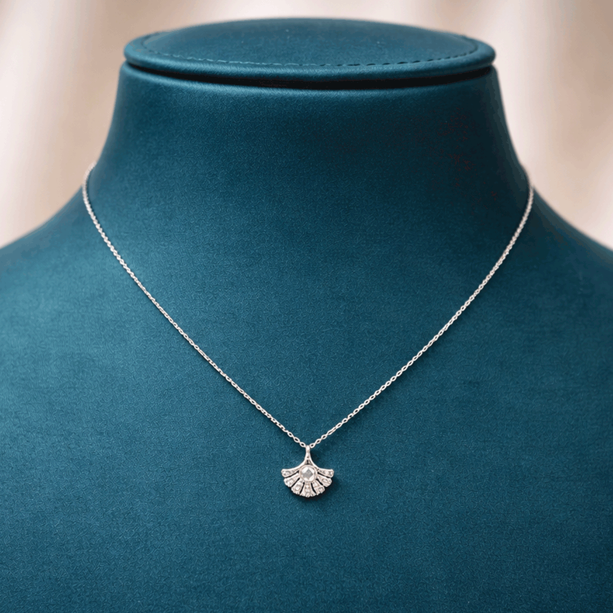 Everyday Chic Essential Chain