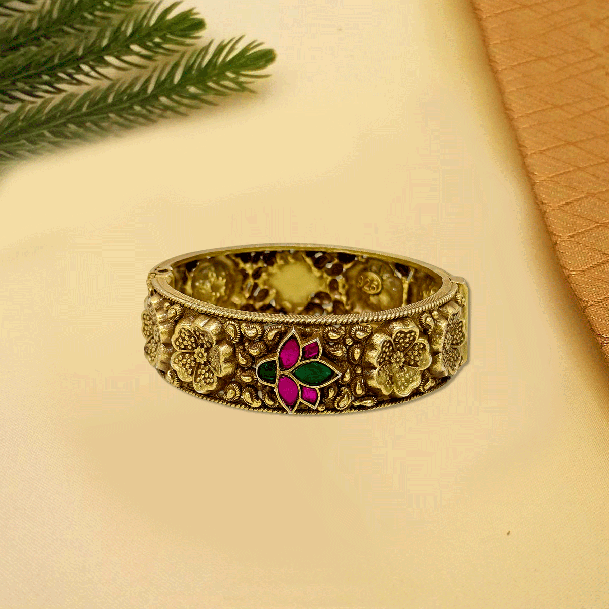 Elegant Solo Bangle