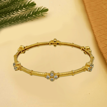 Elegant Solo Bangle