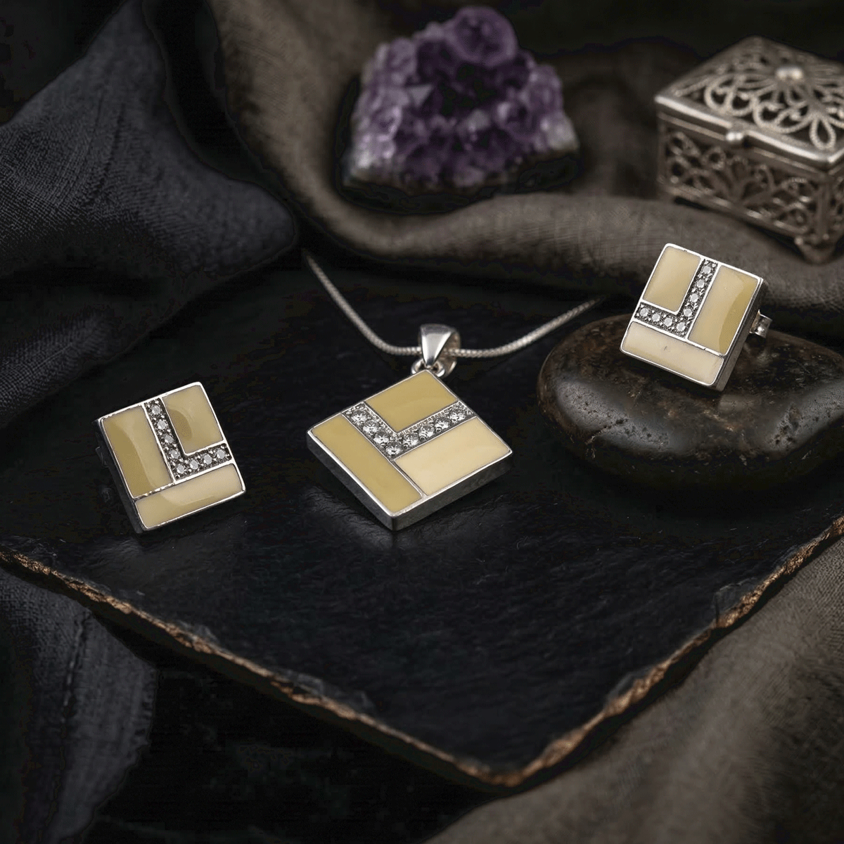 Charming  Pendant Set
