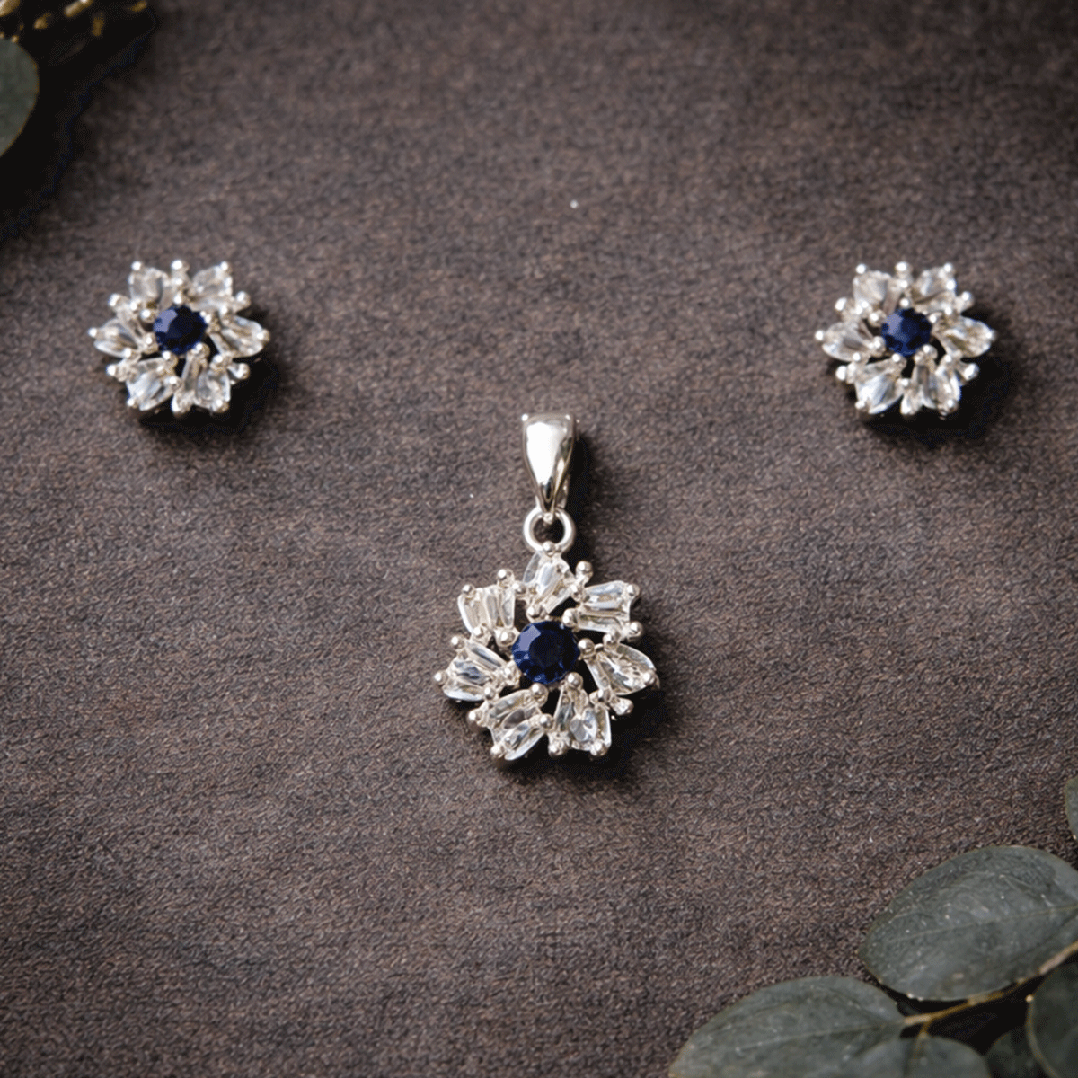 Charming  Pendant Set