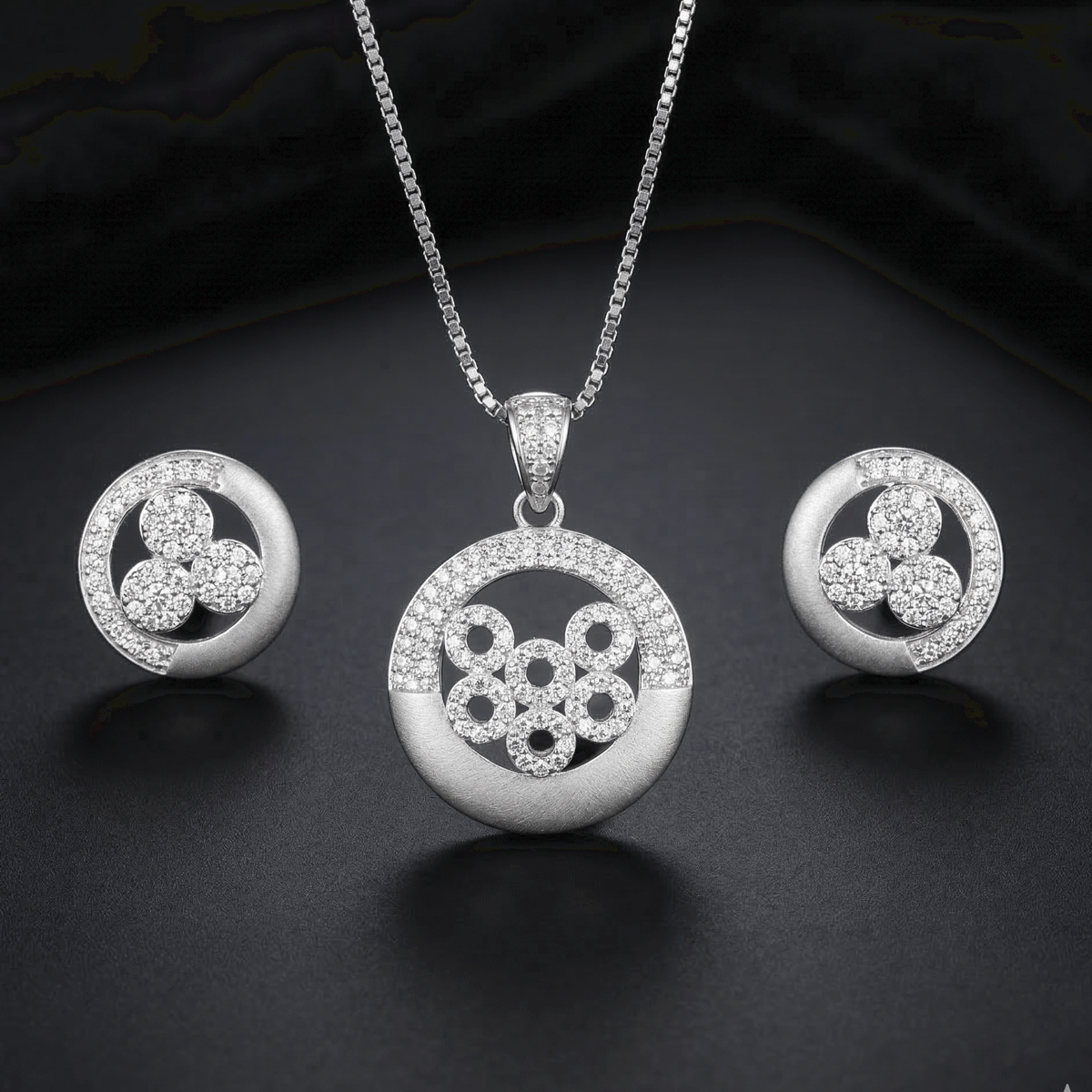 Charming  Pendant Set