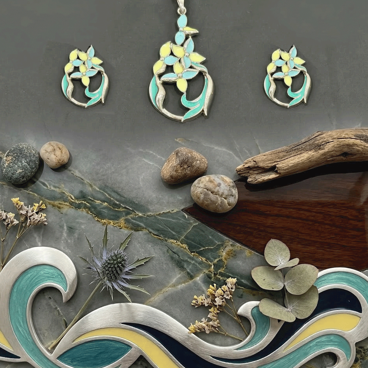 Charming  Pendant Set