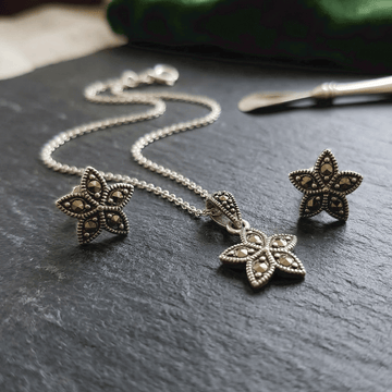 Charming  Pendant Set
