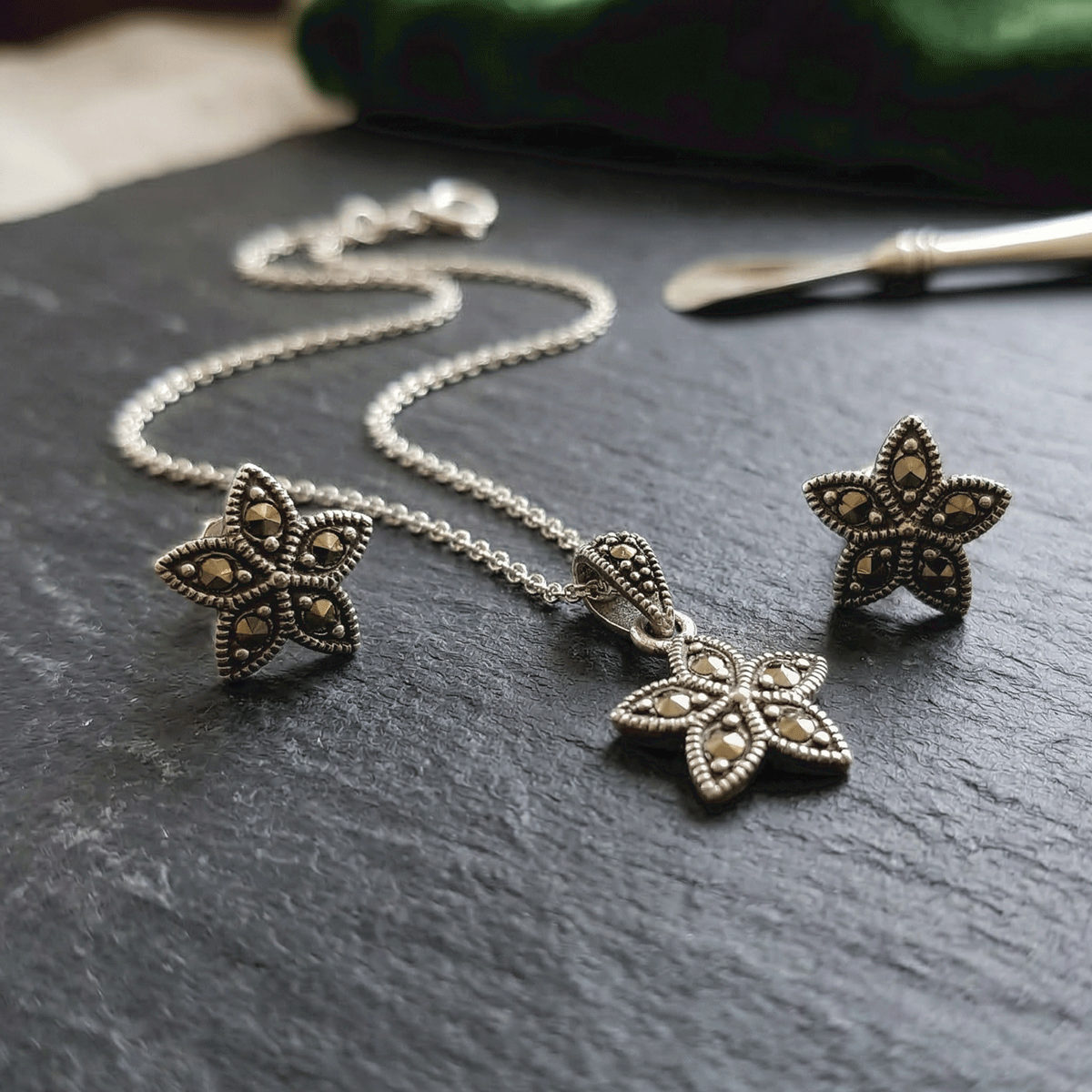 Charming  Pendant Set