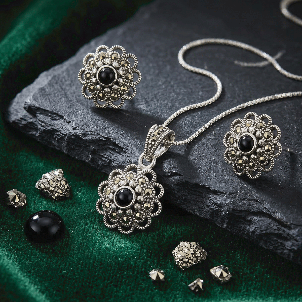Charming  Pendant Set