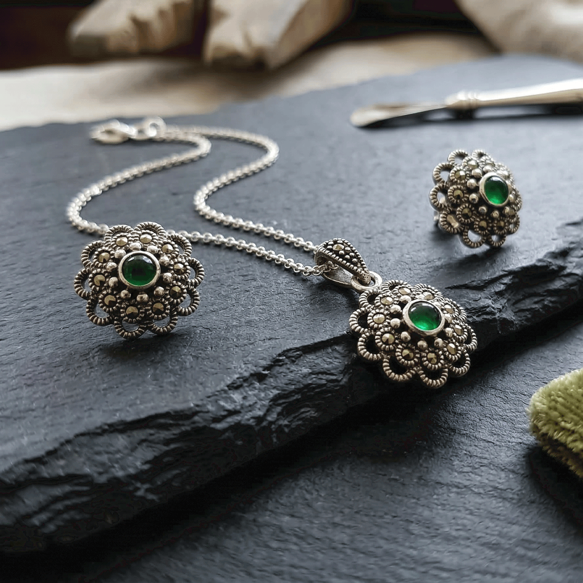 Charming  Pendant Set