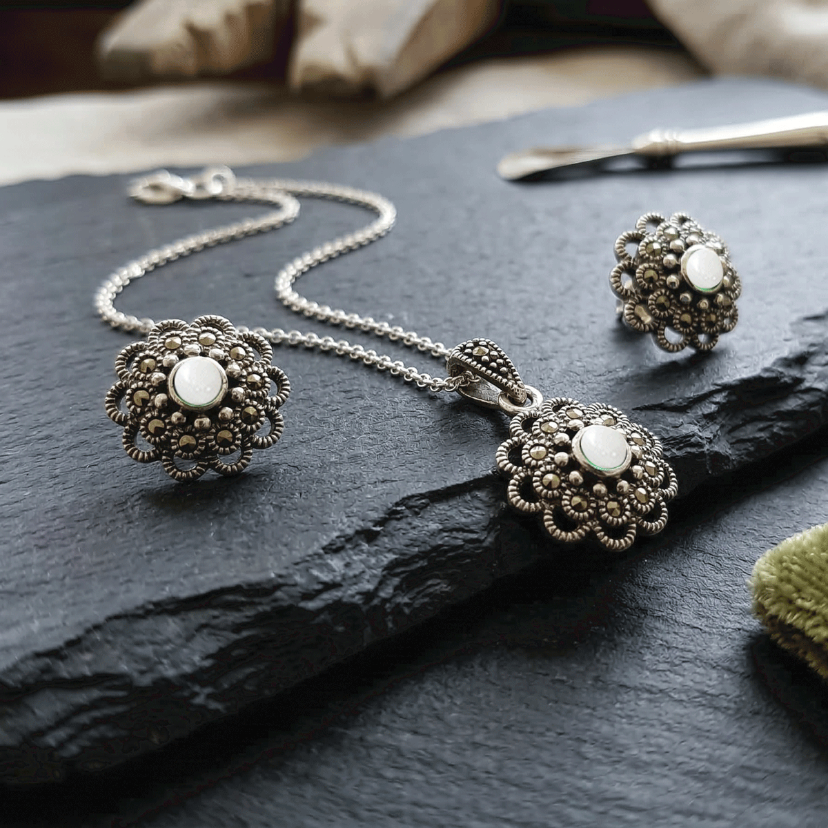 Charming  Pendant Set
