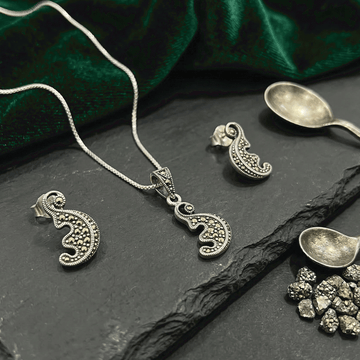 Charming  Pendant Set
