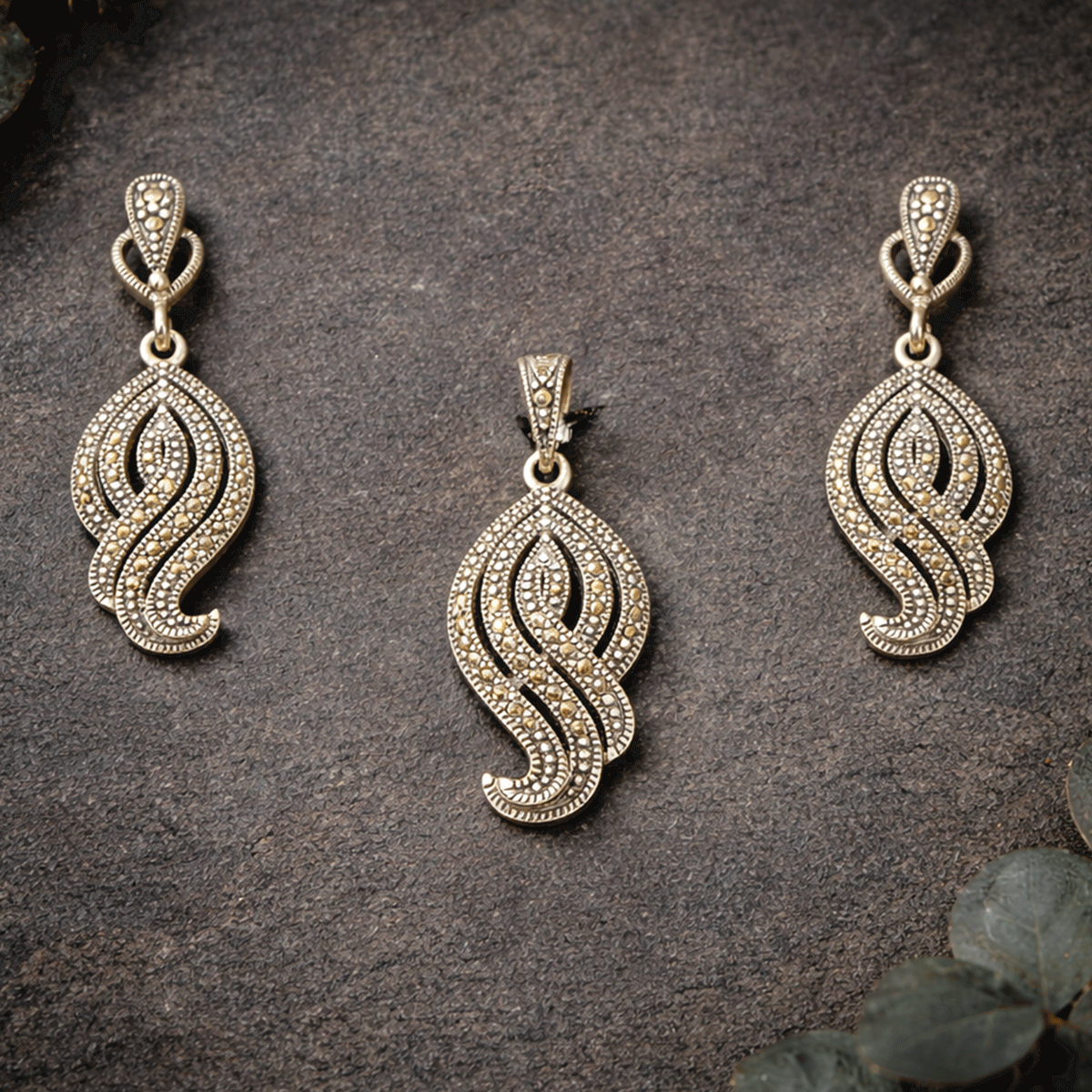 Charming  Pendant Set