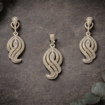 Charming  Pendant Set