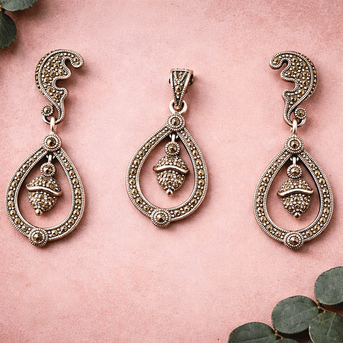 Charming  Pendant Set