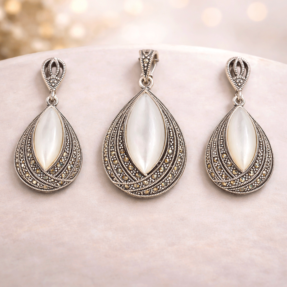 Charming  Pendant Set