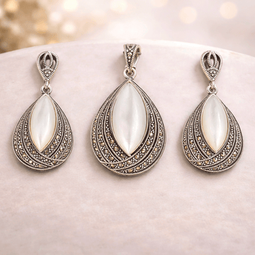 Charming  Pendant Set