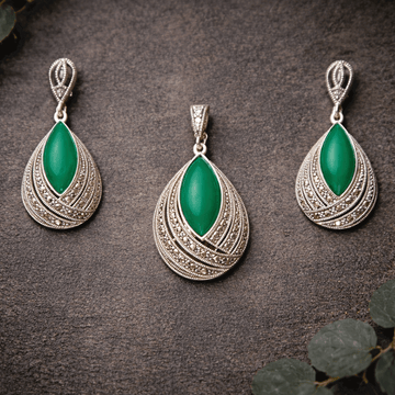 Charming  Pendant Set