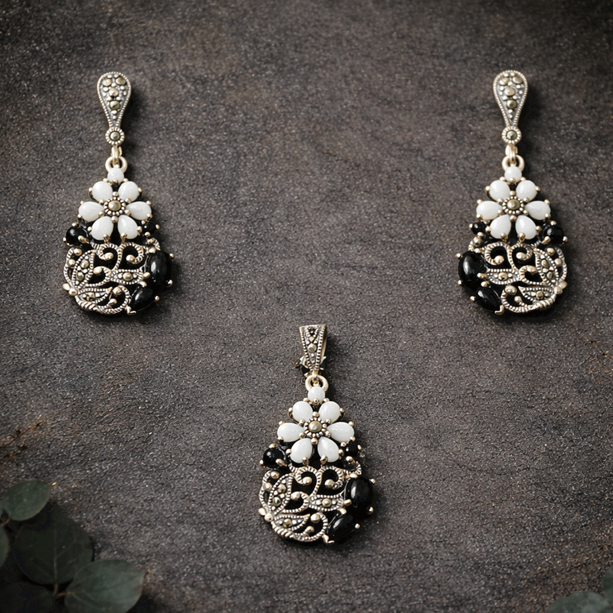 Charming  Pendant Set