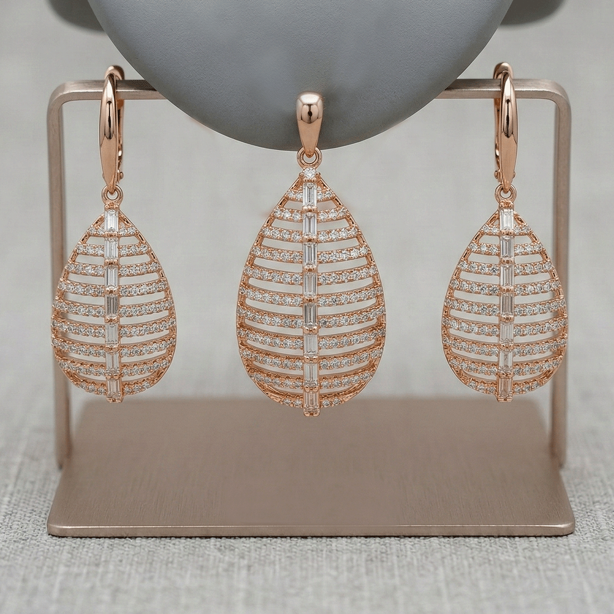 Graceful Rose Gold Pendant Set